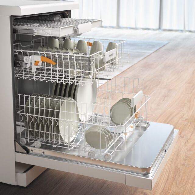 Miele G5110 SC Freestanding Dishwasher