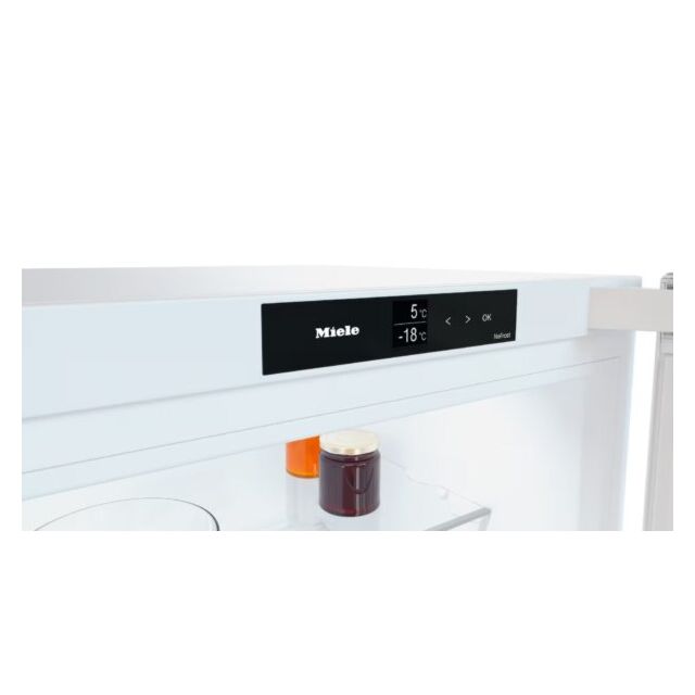 Miele KFN4375CD White Freestanding Fridge-Freezer With Dailyfresh, Nofrost And Comfortclean 