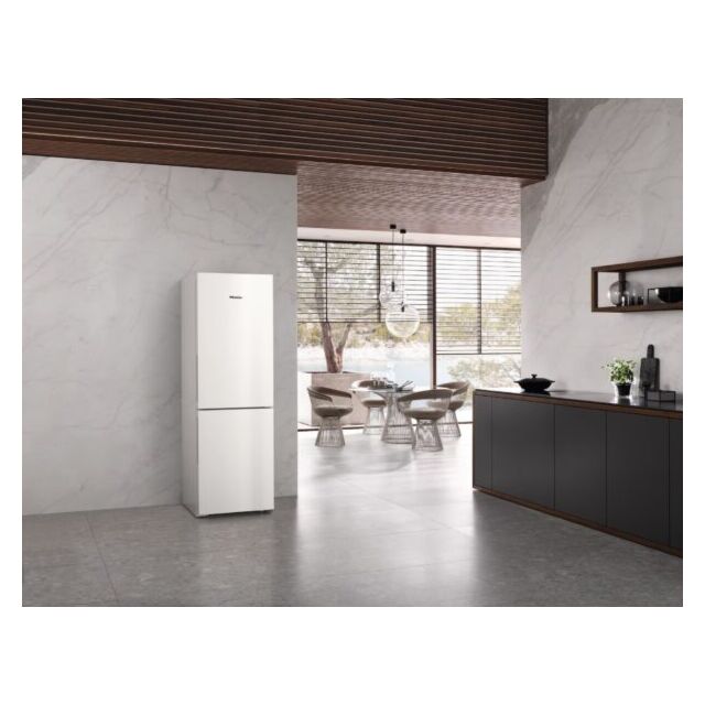 Miele KFN4375CD White Freestanding Fridge-Freezer With Dailyfresh, Nofrost And Comfortclean 