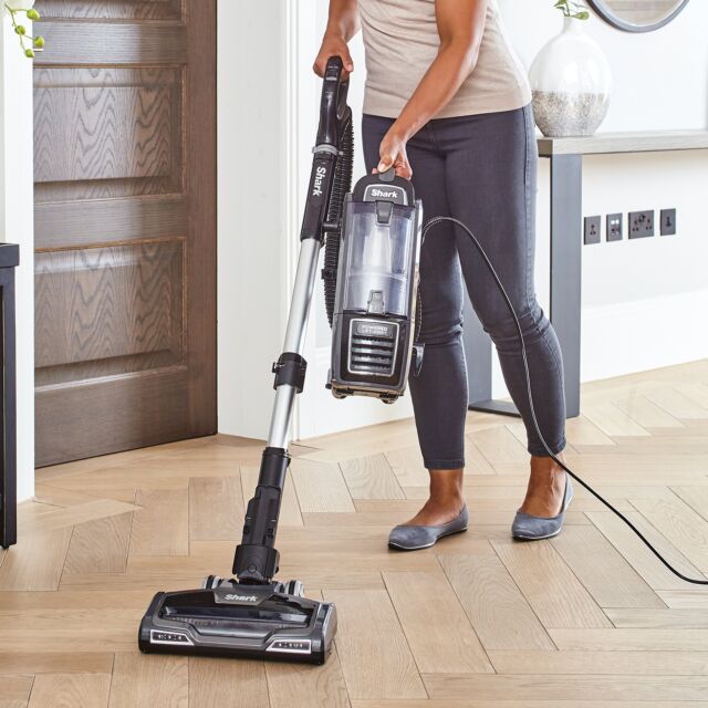 Shark NV620UKT Powered Lift-Away Upright Vacuum Cleaner with TruePet - Silver