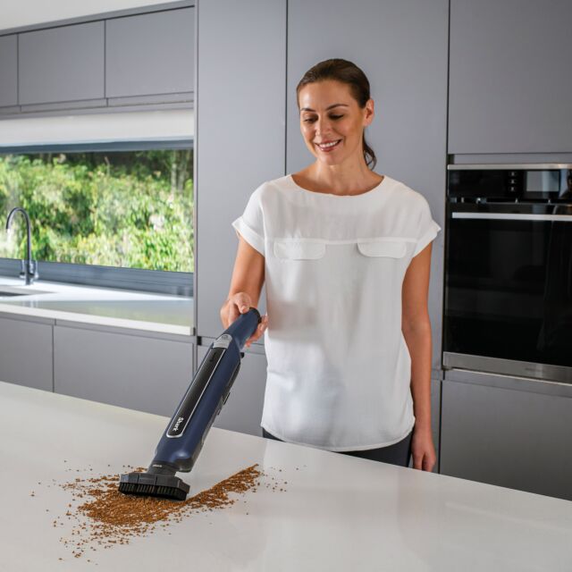 Shark WV362UKT Cordless Stick Vacuum Cleaner with anti hair wrap technolgy- Run Time 32minutes- Roya