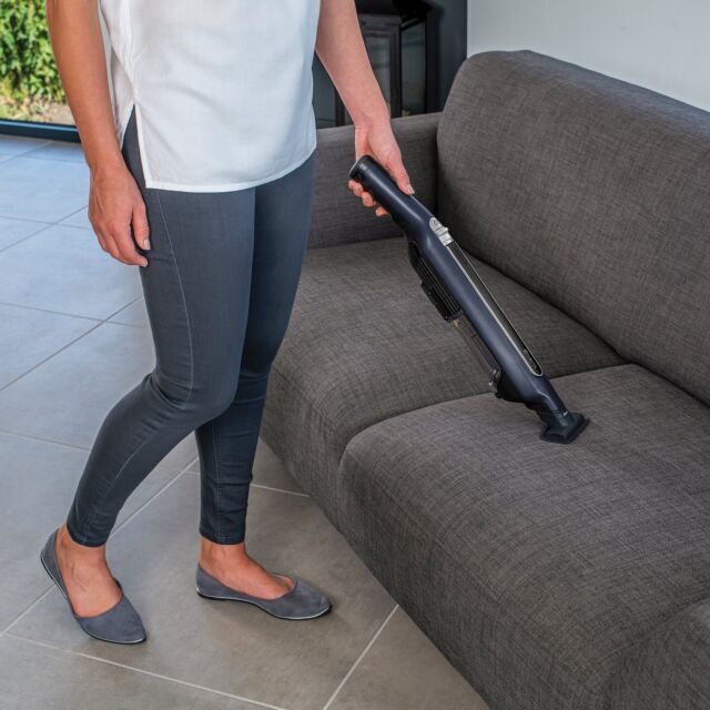 Shark WV362UKT Cordless Stick Vacuum Cleaner with anti hair wrap technolgy- Run Time 32minutes- Roya