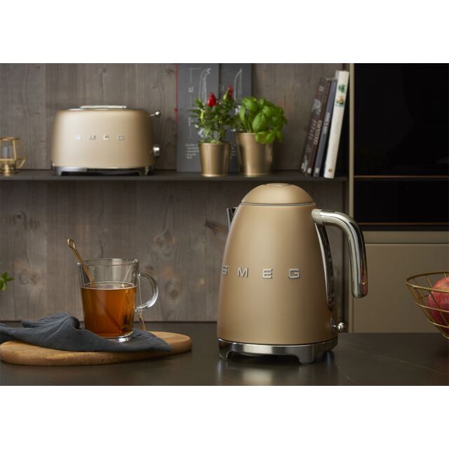 Smeg KLF03CHMUK Champagne Retro Style 1.7 Litre Kettle